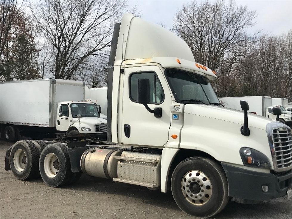Day Cab Tractor-Heavy Duty Tractors-Freightliner-2015-Cascadia 12564ST-Columbus-OH-449,008 miles-$ 47,250