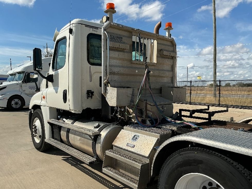 Day Cab Tractor-Heavy Duty Tractors-Freightliner-2015-Cascadia 12564ST-Dallas-TX-416,085\n\t\tmiles-$ 34,500 - Image 17