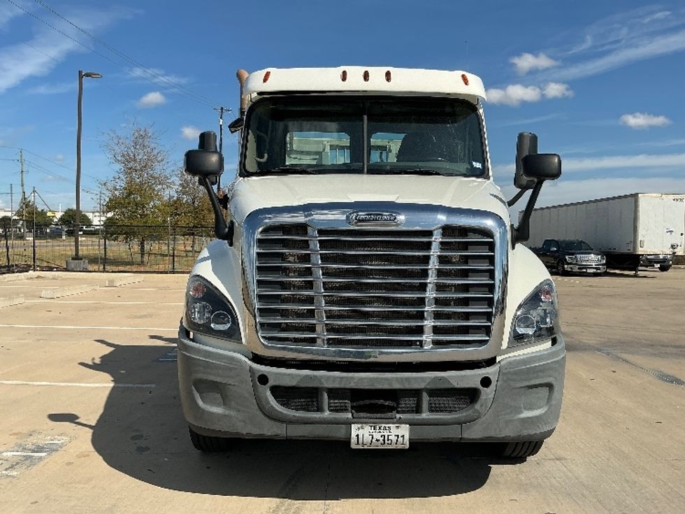 Day Cab Tractor-Heavy Duty Tractors-Freightliner-2015-Cascadia 12564ST-Dallas-TX-416,085\n\t\tmiles-$ 34,500 - Image 2
