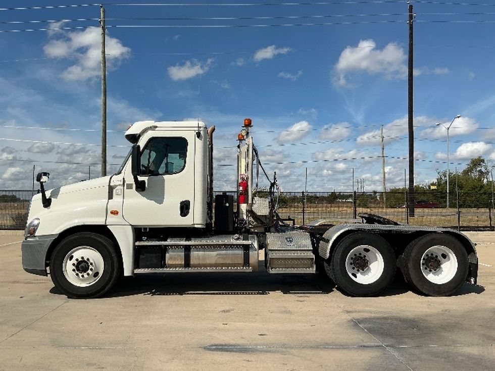 Day Cab Tractor-Heavy Duty Tractors-Freightliner-2015-Cascadia 12564ST-Dallas-TX-416,085\n\t\tmiles-$ 34,500 - Image 4