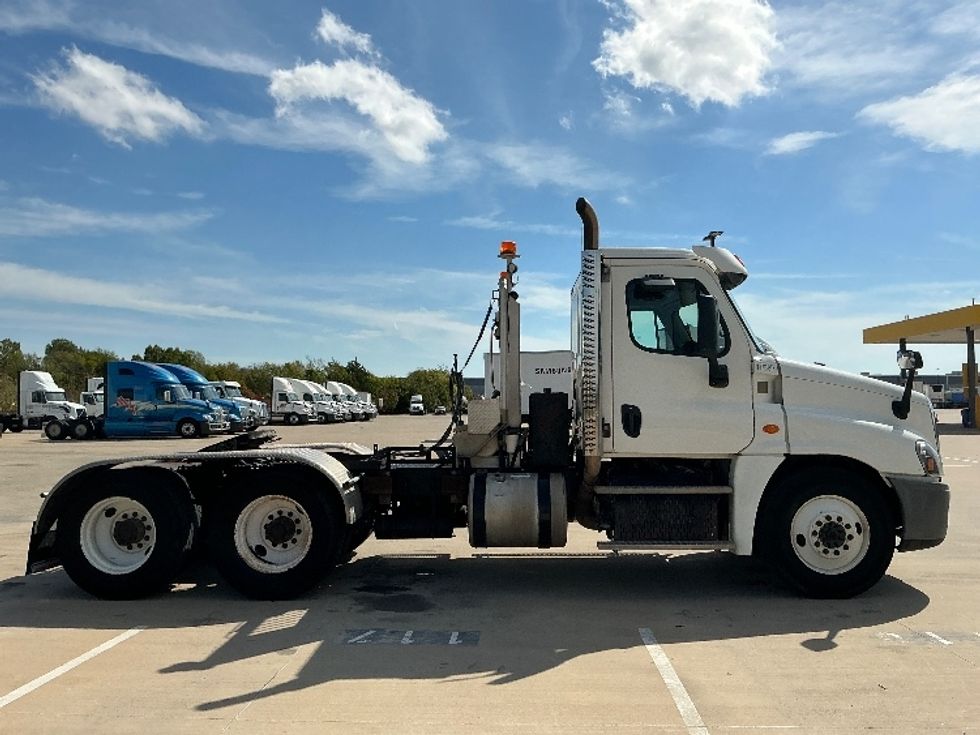 Day Cab Tractor-Heavy Duty Tractors-Freightliner-2015-Cascadia 12564ST-Dallas-TX-416,085\n\t\tmiles-$ 34,500 - Image 8