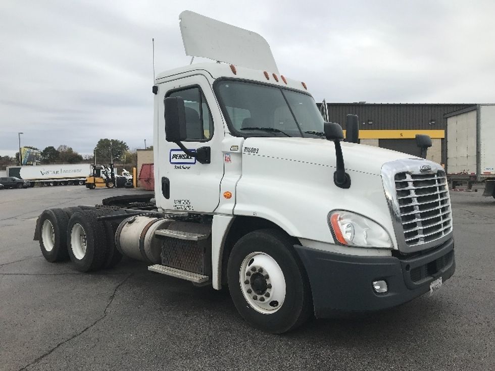 Day Cab Tractor-Heavy Duty Tractors-Freightliner-2015-Cascadia 12564ST-East Chicago-IN-408,345 miles-$ 49,500