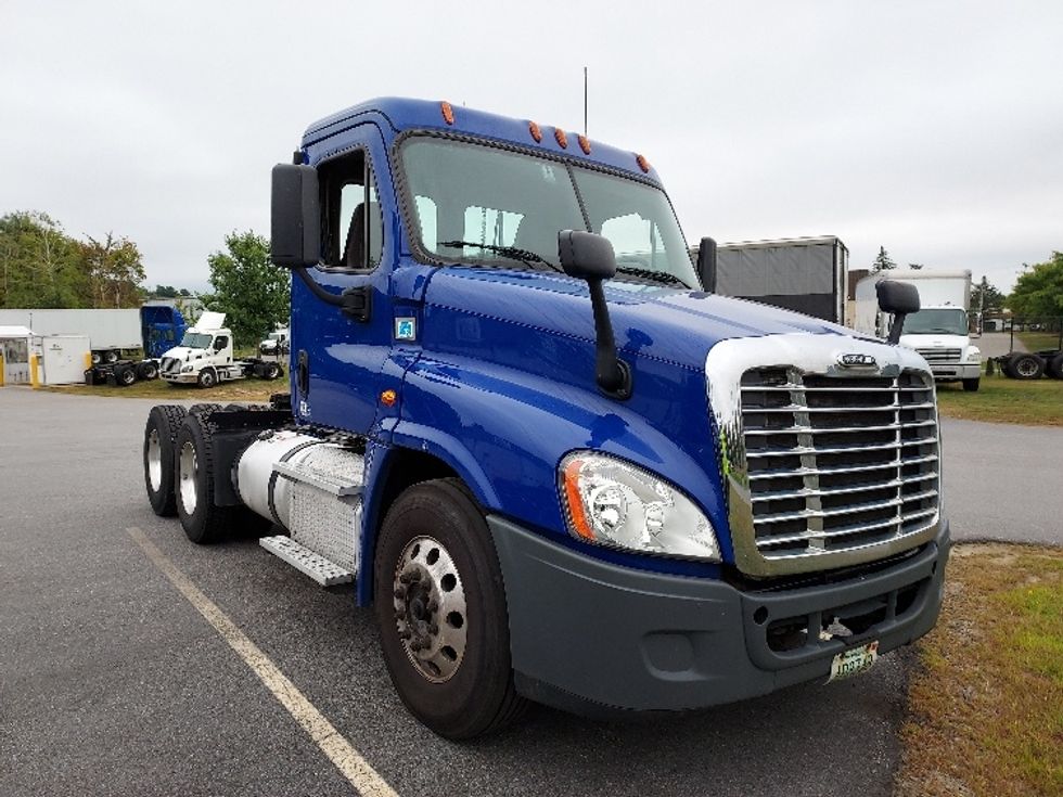Day Cab Tractor-Heavy Duty Tractors-Freightliner-2015-Cascadia 12564ST-Hudson-NH-431,440 miles-$ 53,250