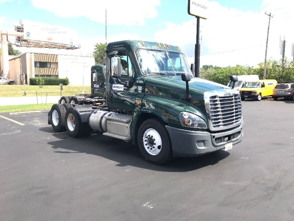 Day Cab Tractor-Heavy Duty Tractors-Freightliner-2015-Cascadia 12564ST-Milwaukee-WI-460,385 miles-$ 46,750