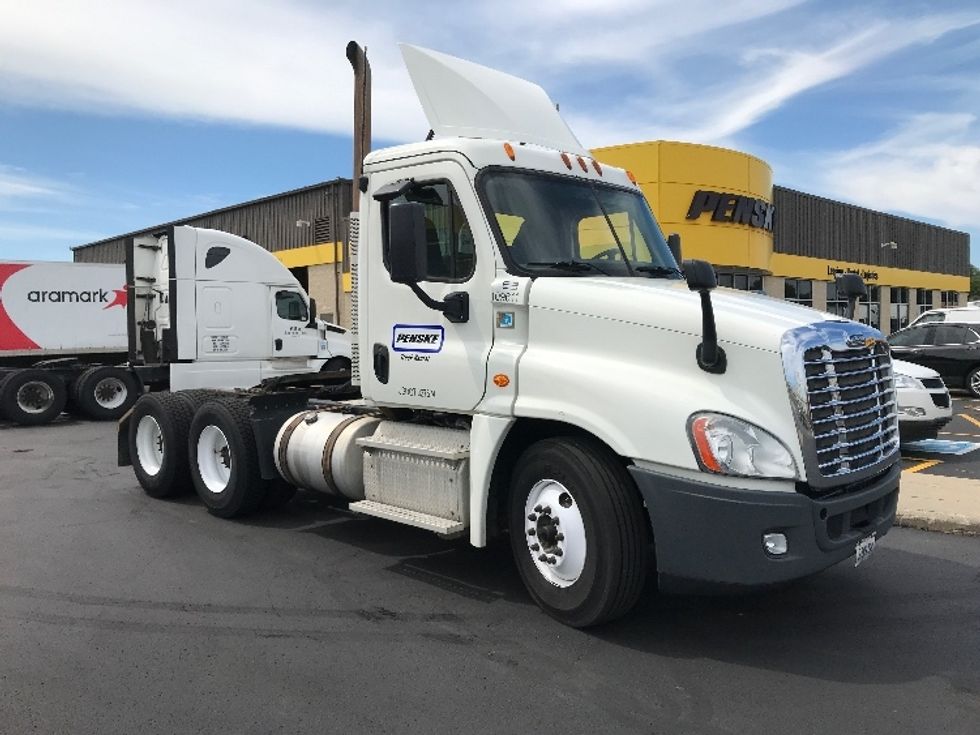 Day Cab Tractor-Heavy Duty Tractors-Freightliner-2015-Cascadia 12564ST-Milwaukee-WI-540,702 miles-$ 44,000