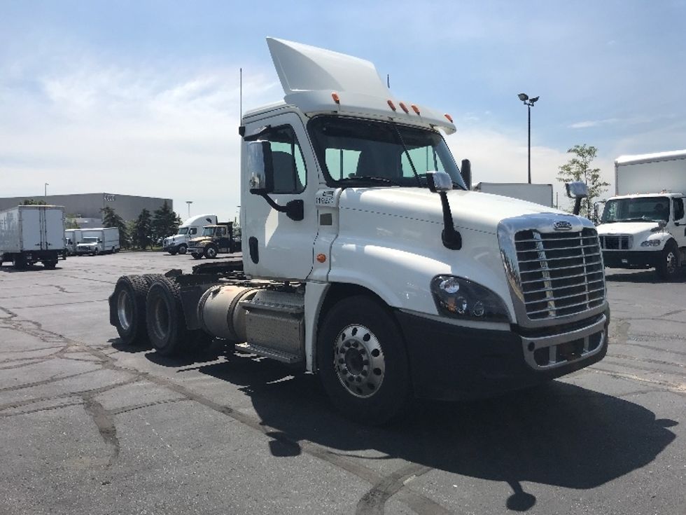 Day Cab Tractor-Heavy Duty Tractors-Freightliner-2015-Cascadia 12564ST-Mississauga-ON-656,757 km-$ 58,000