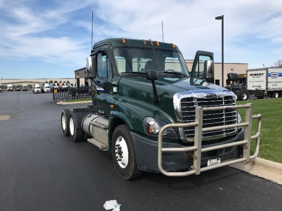 Day Cab Tractor-Heavy Duty Tractors-Freightliner-2015-Cascadia 12564ST-Neenah-WI-539,909 miles-$ 41,500