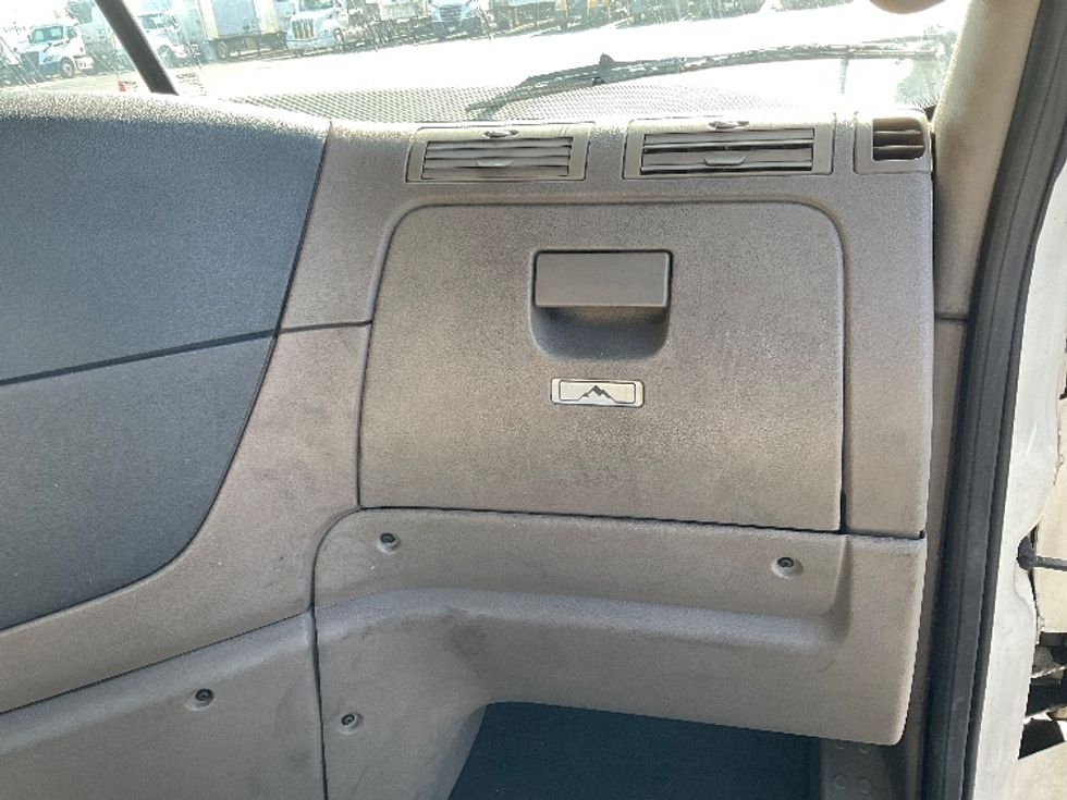 Day Cab Tractor-Heavy Duty Tractors-Freightliner-2015-Cascadia 12564ST-Torrance-CA-363,254\n\t\tmiles-$ 35,000 - Image 11