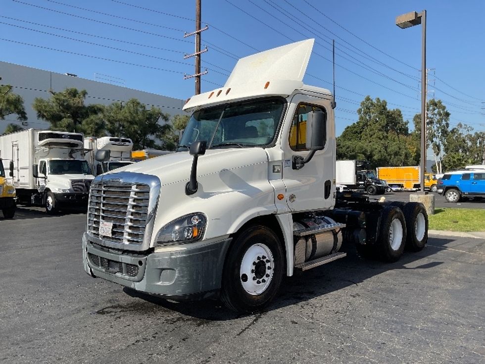 Day Cab Tractor-Heavy Duty Tractors-Freightliner-2015-Cascadia 12564ST-Torrance-CA-363,254\n\t\tmiles-$ 35,000 - Image 3