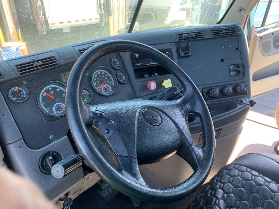 Day Cab Tractor-Heavy Duty Tractors-Freightliner-2015-Cascadia 12564ST-Torrance-CA-452,681\n\t\tmiles-$ 15,000 - Image 10