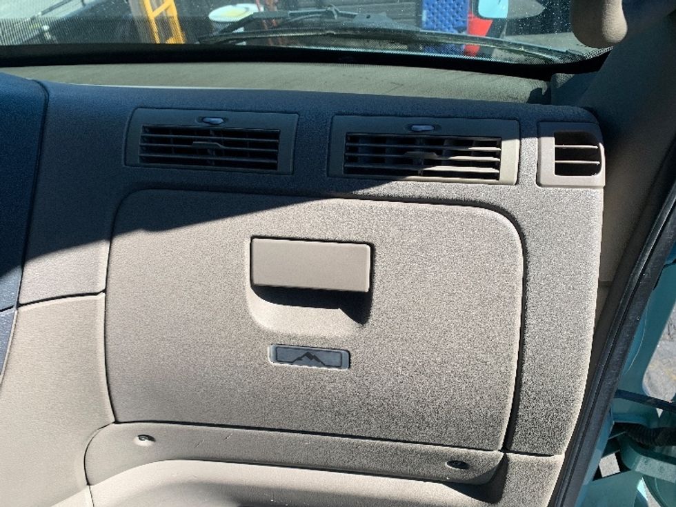 Day Cab Tractor-Heavy Duty Tractors-Freightliner-2015-Cascadia 12564ST-Torrance-CA-452,681\n\t\tmiles-$ 15,000 - Image 13