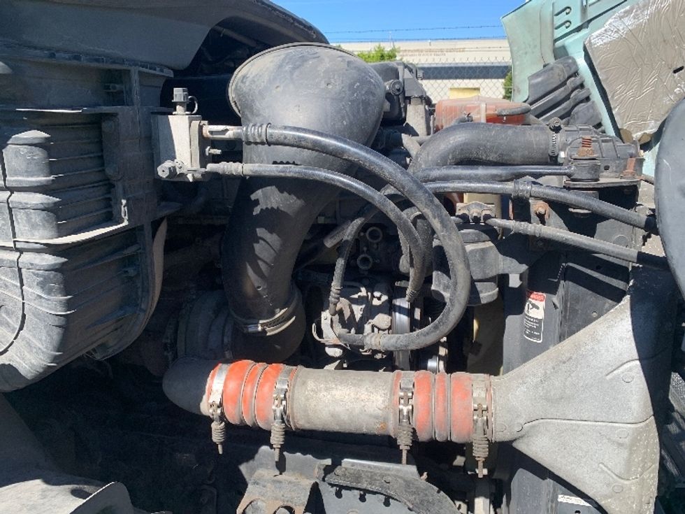 Day Cab Tractor-Heavy Duty Tractors-Freightliner-2015-Cascadia 12564ST-Torrance-CA-452,681\n\t\tmiles-$ 15,000 - Image 15