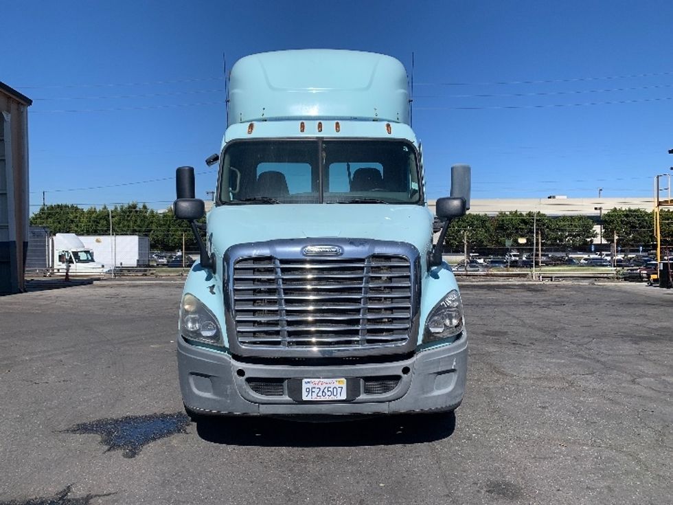 Day Cab Tractor-Heavy Duty Tractors-Freightliner-2015-Cascadia 12564ST-Torrance-CA-452,681\n\t\tmiles-$ 15,000 - Image 2