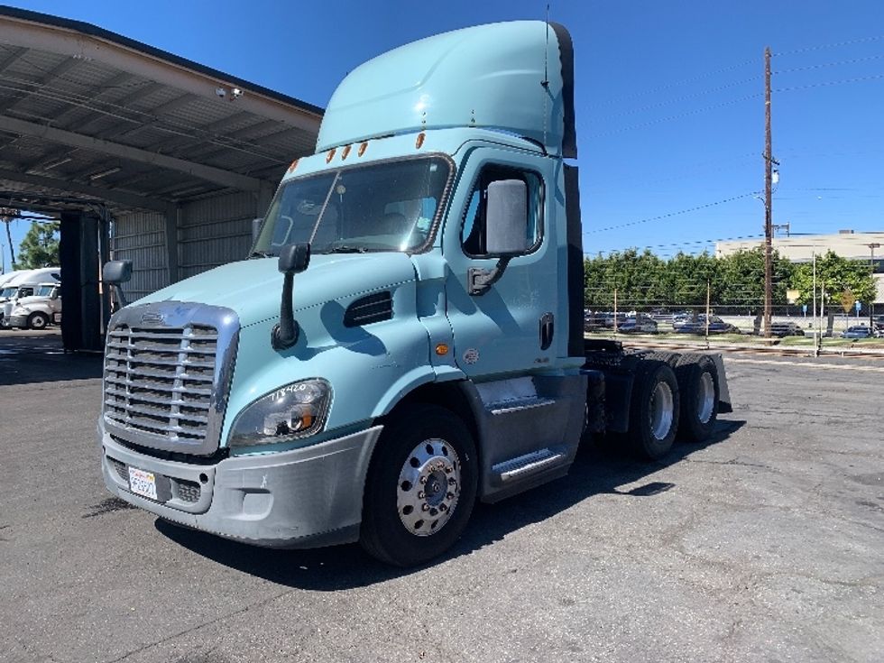 Day Cab Tractor-Heavy Duty Tractors-Freightliner-2015-Cascadia 12564ST-Torrance-CA-452,681\n\t\tmiles-$ 15,000 - Image 3