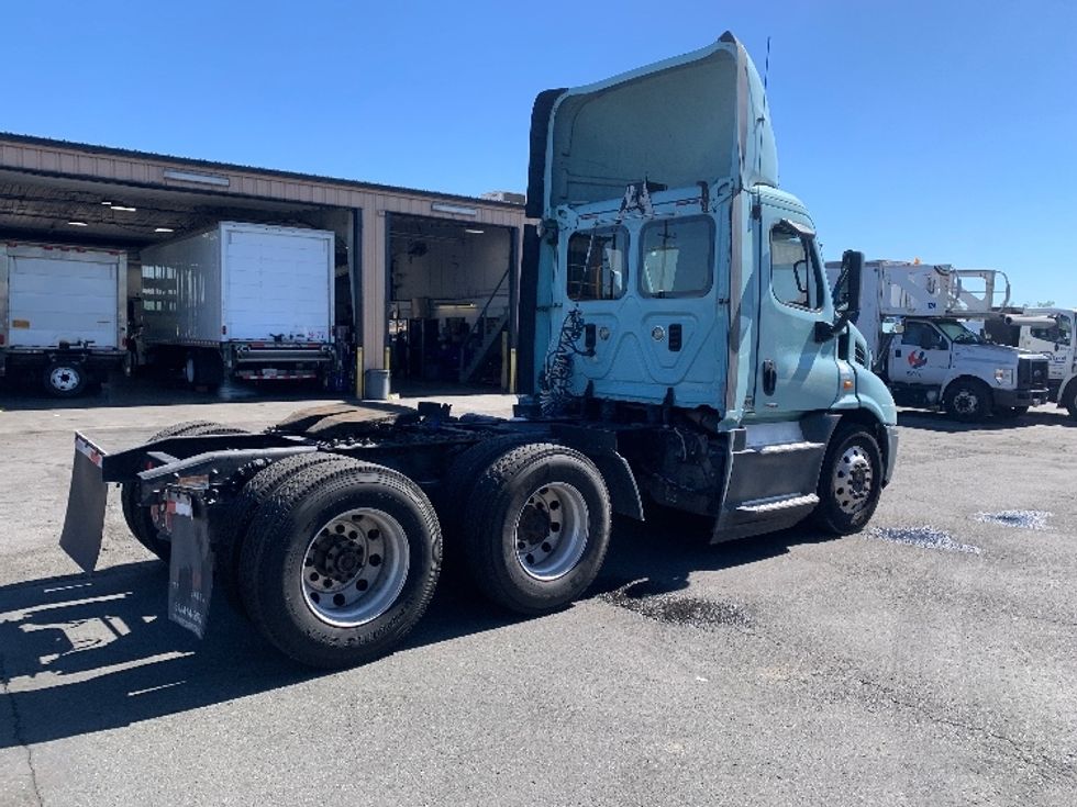 Day Cab Tractor-Heavy Duty Tractors-Freightliner-2015-Cascadia 12564ST-Torrance-CA-452,681\n\t\tmiles-$ 15,000 - Image 7