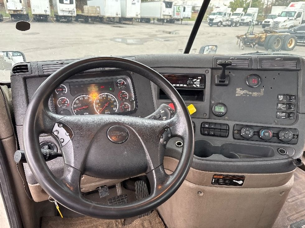 Day Cab Tractor-Heavy Duty Tractors-Freightliner-2015-Cascadia 12564ST-Twinsburg-OH-367,576\n\t\tmiles-$ 19,500 - Image 11