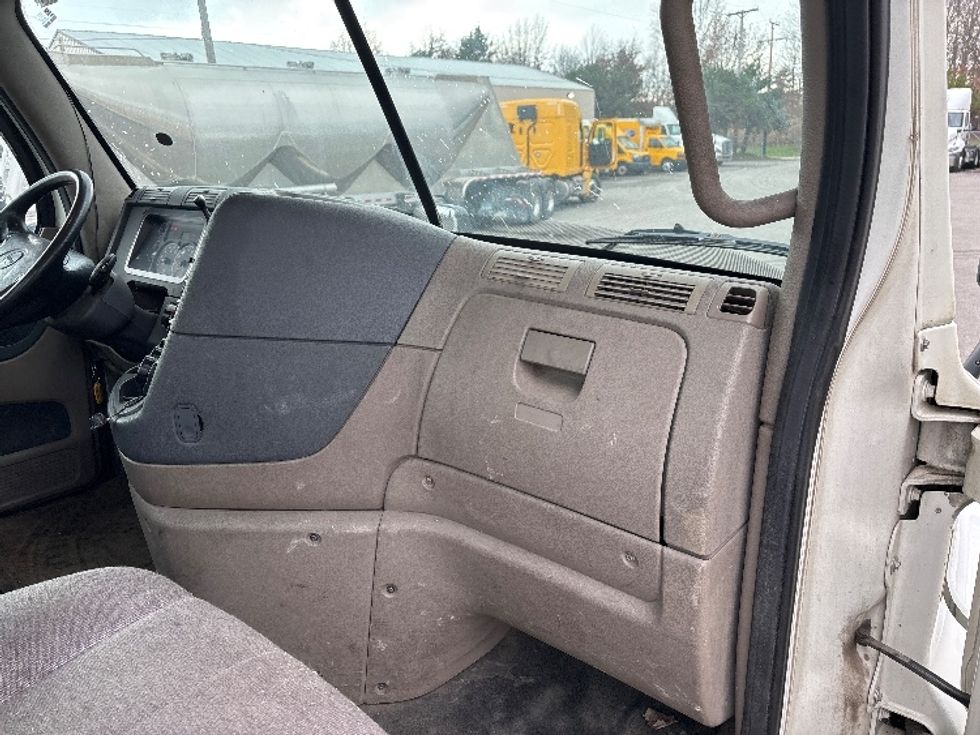 Day Cab Tractor-Heavy Duty Tractors-Freightliner-2015-Cascadia 12564ST-Twinsburg-OH-367,576\n\t\tmiles-$ 19,500 - Image 13