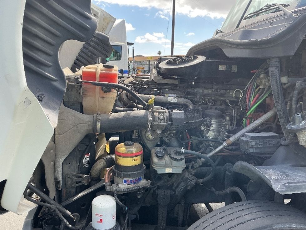 Day Cab Tractor-Heavy Duty Tractors-Freightliner-2015-Cascadia 12564ST-West Sacramento-CA-405,030\n\t\tmiles-$ 27,500 - Image 16