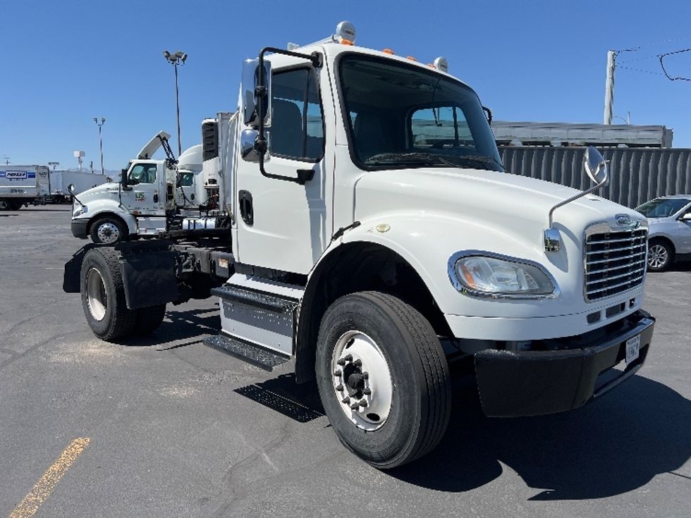 2015 Freightliner M2 Day Cab Tractor
