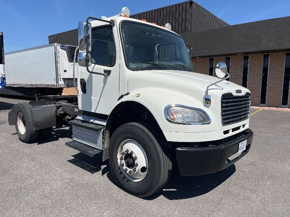 2015 Freightliner M2 Day Cab Tractor