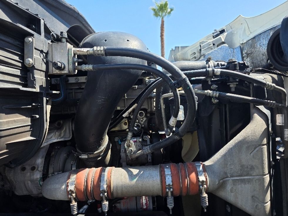 Day Cab Tractor-Heavy Duty Tractors-Freightliner-2016-Cascadia 11342ST-Torrance-CA-304,858\n\t\tmiles-$ 17,500 - Image 15