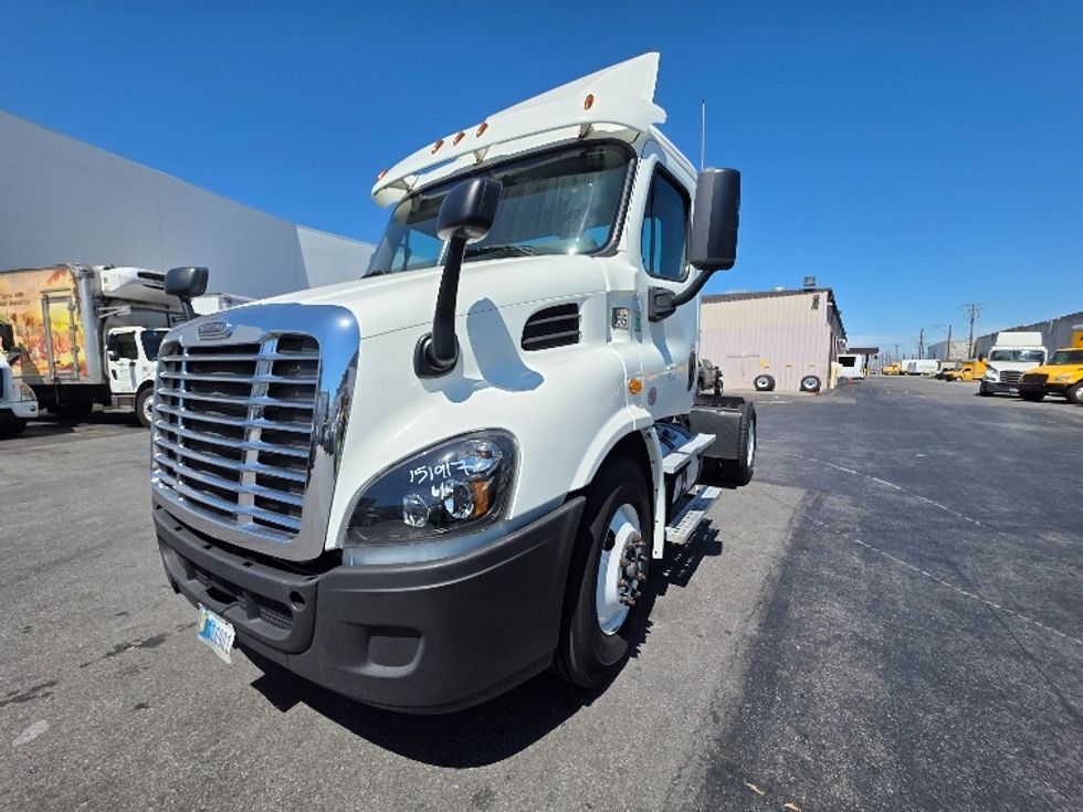 Day Cab Tractor-Heavy Duty Tractors-Freightliner-2016-Cascadia 11342ST-Torrance-CA-304,858\n\t\tmiles-$ 17,500 - Image 3