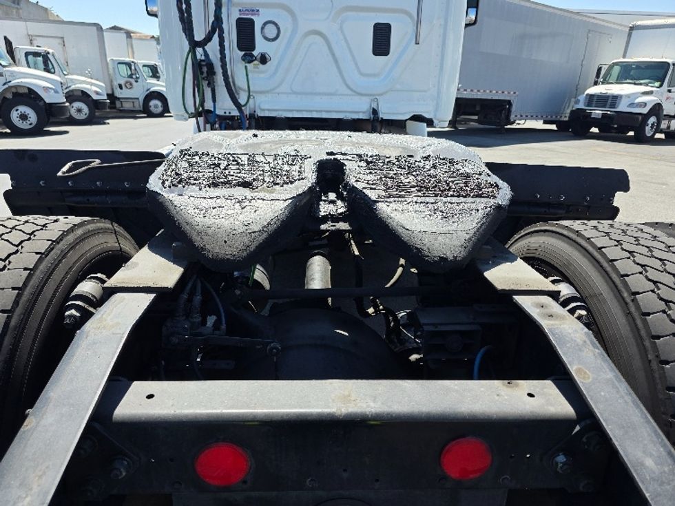 Day Cab Tractor-Heavy Duty Tractors-Freightliner-2016-Cascadia 11342ST-Torrance-CA-304,858\n\t\tmiles-$ 17,500 - Image 6