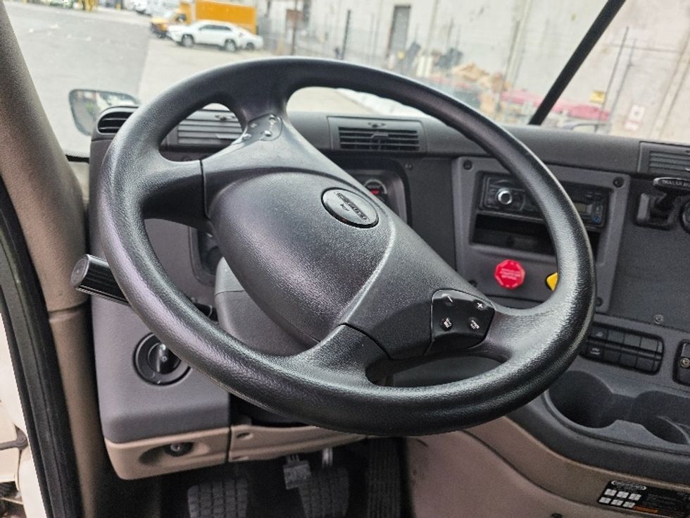 Day Cab Tractor-Heavy Duty Tractors-Freightliner-2016-Cascadia 11342ST-Torrance-CA-413,944\n\t\tmiles-$ 17,500 - Image 11