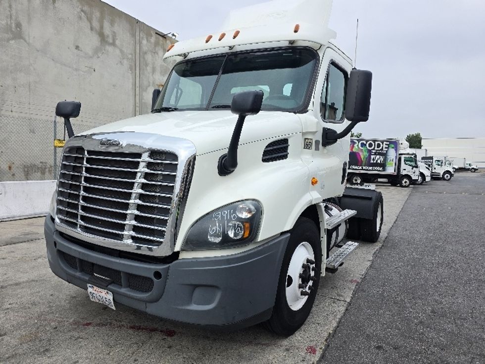 Day Cab Tractor-Heavy Duty Tractors-Freightliner-2016-Cascadia 11342ST-Torrance-CA-413,944\n\t\tmiles-$ 17,500 - Image 3