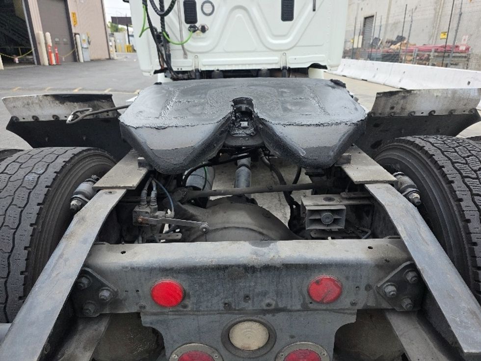 Day Cab Tractor-Heavy Duty Tractors-Freightliner-2016-Cascadia 11342ST-Torrance-CA-413,944\n\t\tmiles-$ 17,500 - Image 6
