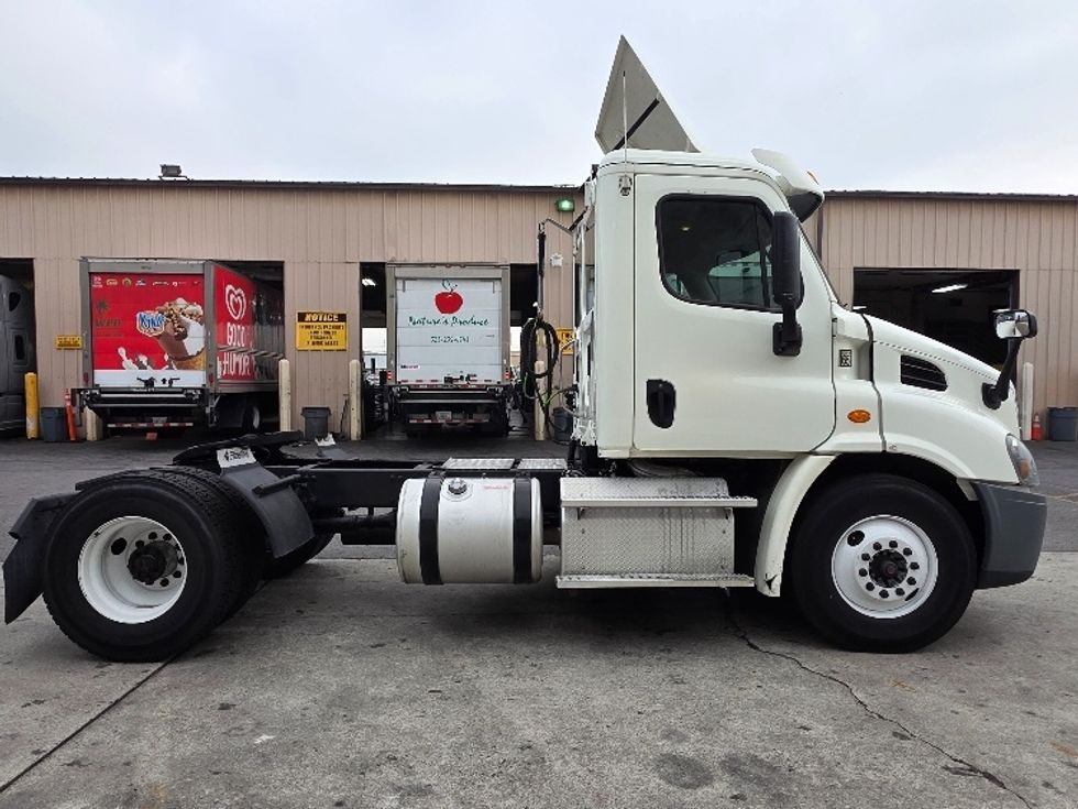 Day Cab Tractor-Heavy Duty Tractors-Freightliner-2016-Cascadia 11342ST-Torrance-CA-413,944\n\t\tmiles-$ 17,500 - Image 8