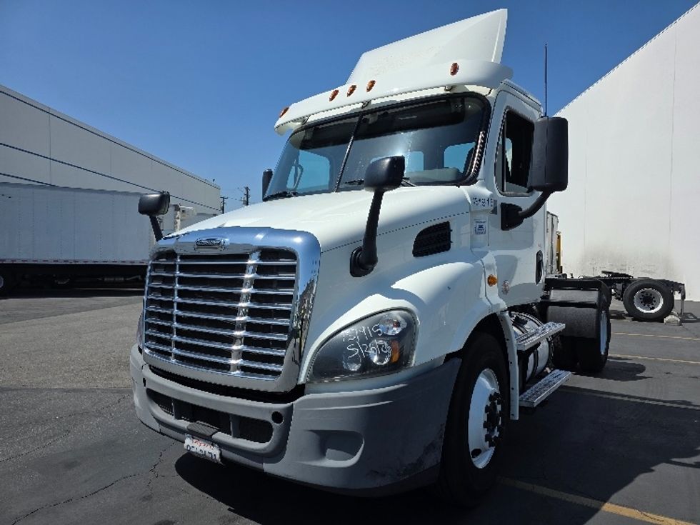 Day Cab Tractor-Heavy Duty Tractors-Freightliner-2016-Cascadia 11342ST-Torrance-CA-421,706\n\t\tmiles-$ 17,500 - Image 3