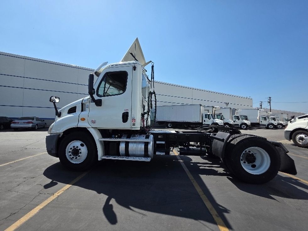 Day Cab Tractor-Heavy Duty Tractors-Freightliner-2016-Cascadia 11342ST-Torrance-CA-421,706\n\t\tmiles-$ 17,500 - Image 4