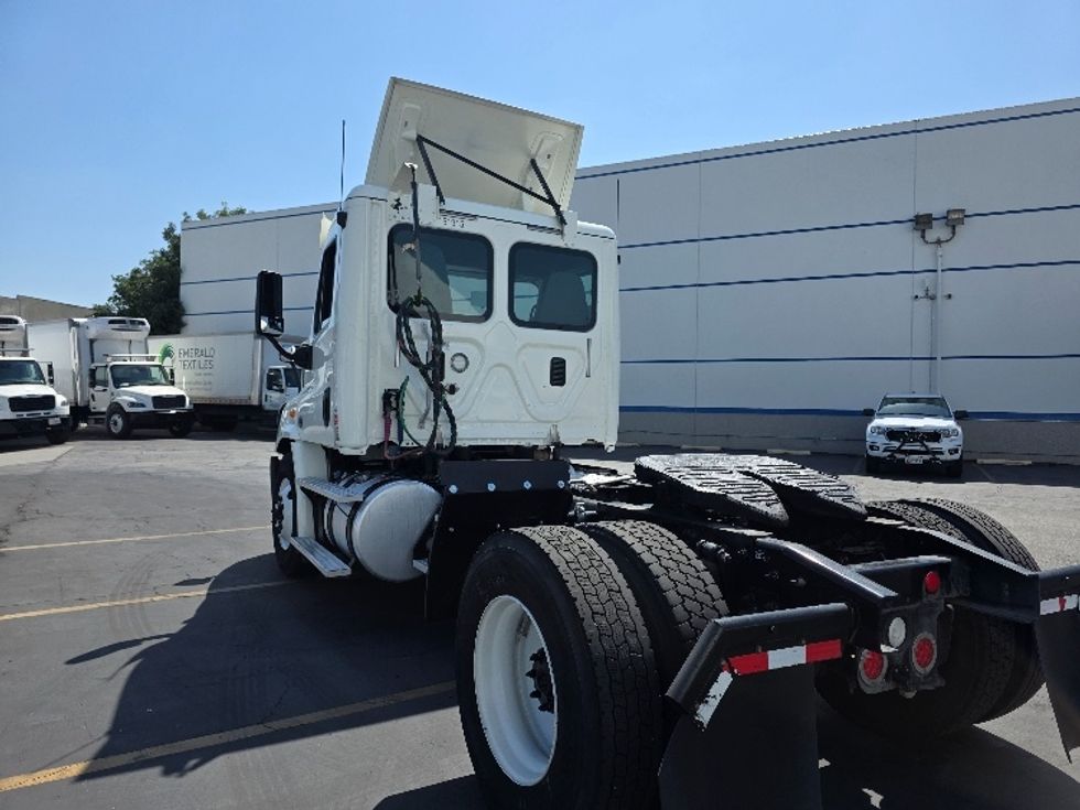 Day Cab Tractor-Heavy Duty Tractors-Freightliner-2016-Cascadia 11342ST-Torrance-CA-421,706\n\t\tmiles-$ 17,500 - Image 5