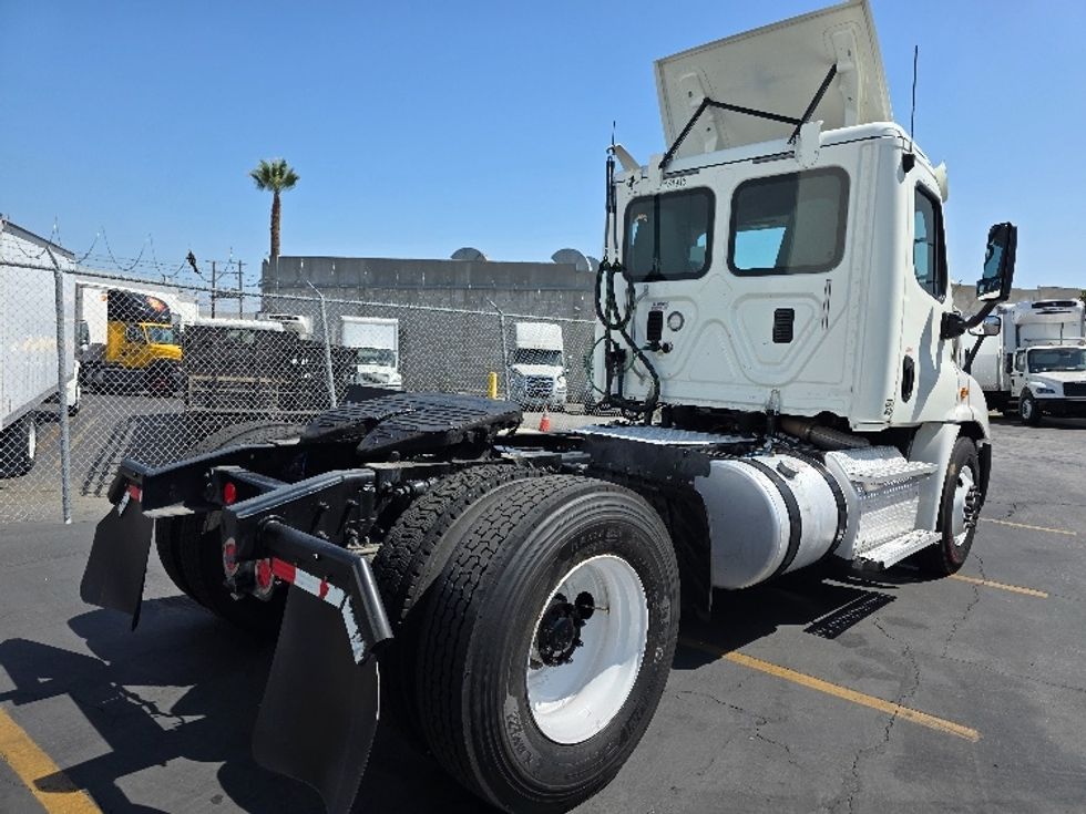 Day Cab Tractor-Heavy Duty Tractors-Freightliner-2016-Cascadia 11342ST-Torrance-CA-421,706\n\t\tmiles-$ 17,500 - Image 7