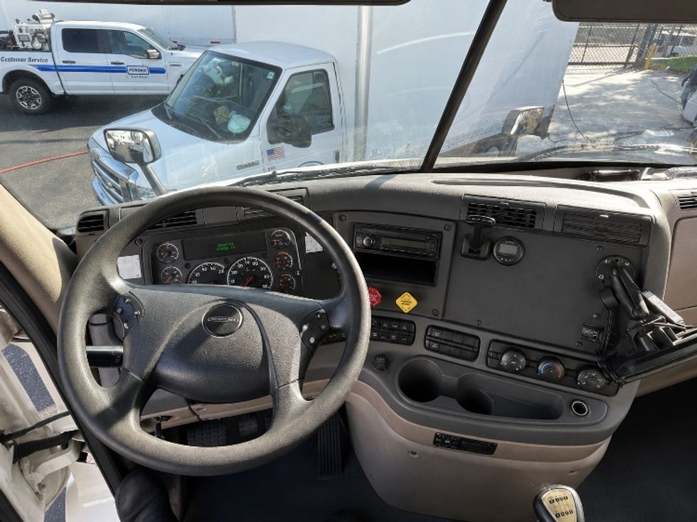 Day Cab Tractor-Heavy Duty Tractors-Freightliner-2016-Cascadia 11342ST-Torrance-CA-433,433\n\t\tmiles-$ 18,500 - Image 11