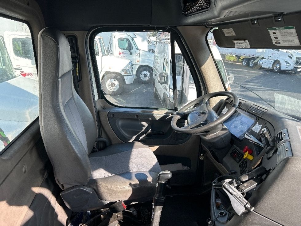 Day Cab Tractor-Heavy Duty Tractors-Freightliner-2016-Cascadia 11342ST-Torrance-CA-433,433\n\t\tmiles-$ 18,500 - Image 14
