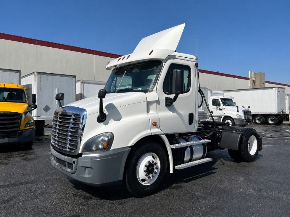 Day Cab Tractor-Heavy Duty Tractors-Freightliner-2016-Cascadia 11342ST-Torrance-CA-433,433\n\t\tmiles-$ 18,500 - Image 3