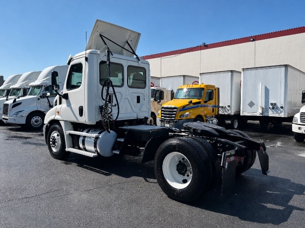 Day Cab Tractor-Heavy Duty Tractors-Freightliner-2016-Cascadia 11342ST-Torrance-CA-433,433\n\t\tmiles-$ 18,500 - Image 5