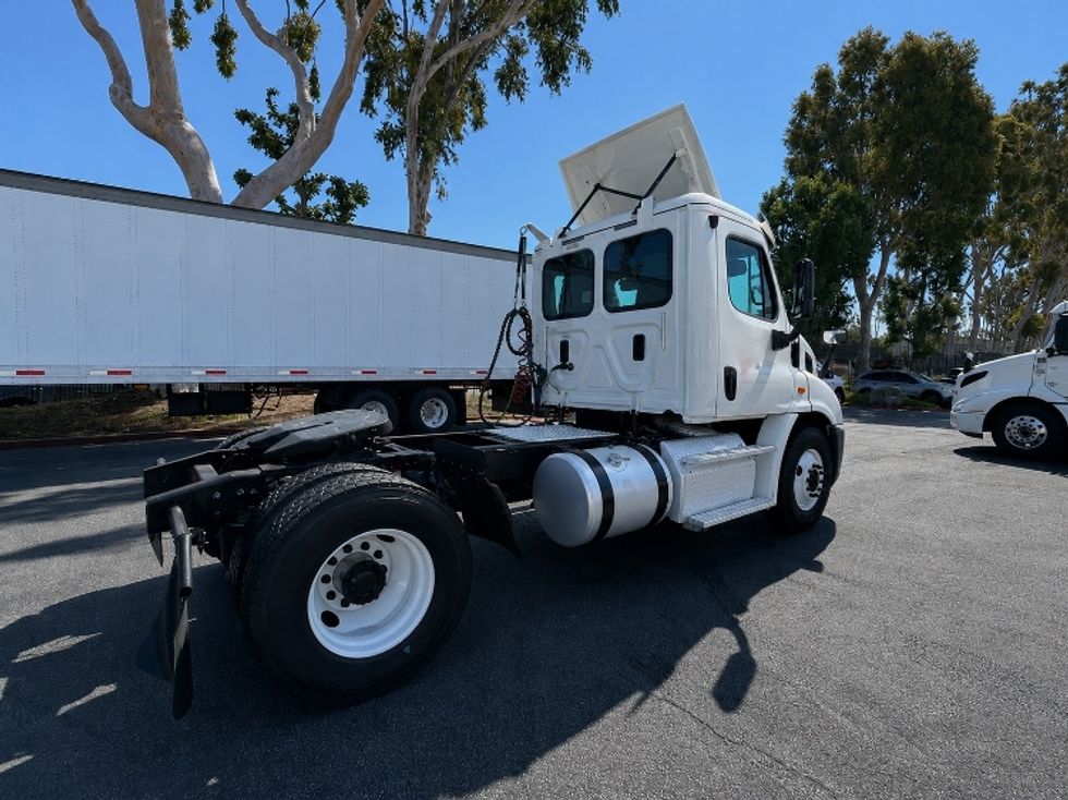 Day Cab Tractor-Heavy Duty Tractors-Freightliner-2016-Cascadia 11342ST-Torrance-CA-433,433\n\t\tmiles-$ 18,500 - Image 7