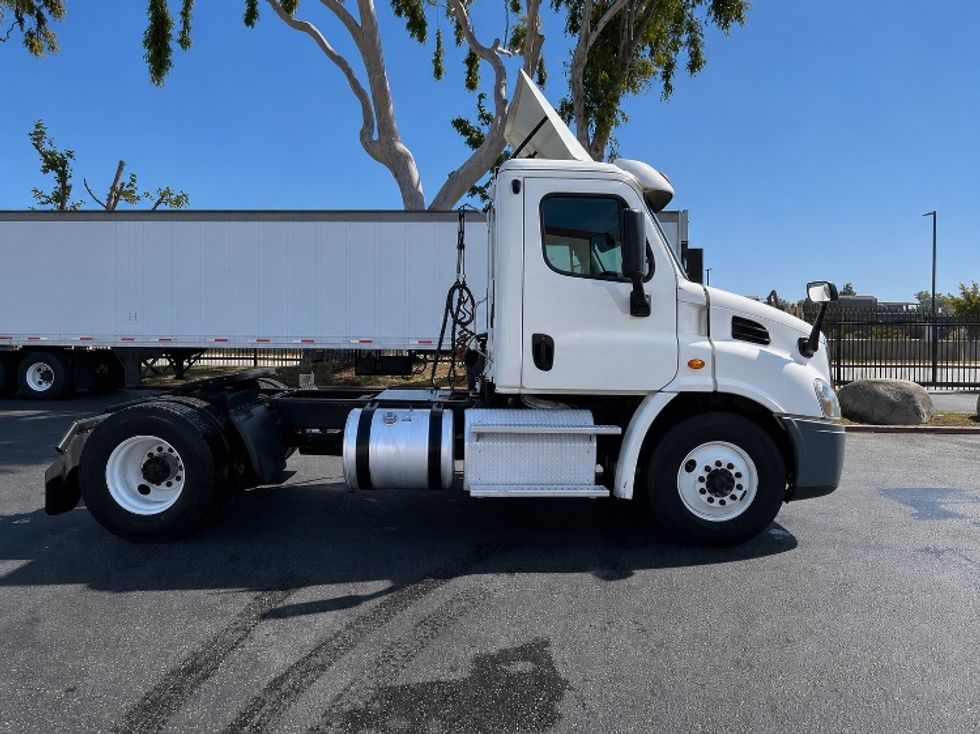 Day Cab Tractor-Heavy Duty Tractors-Freightliner-2016-Cascadia 11342ST-Torrance-CA-433,433\n\t\tmiles-$ 18,500 - Image 8