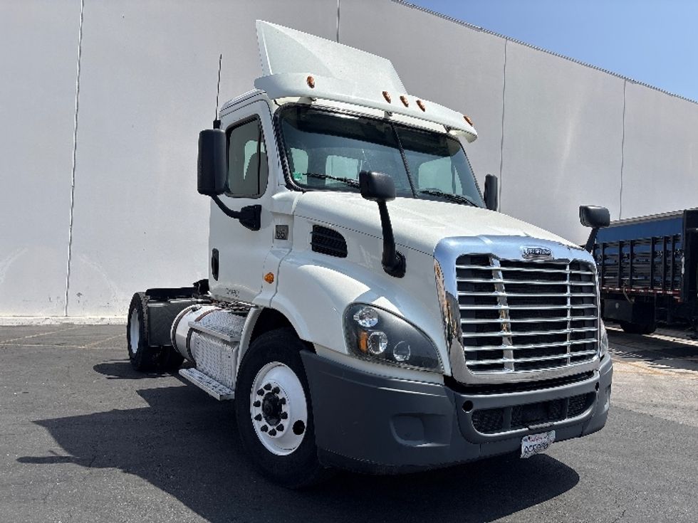 Day Cab Tractor-Heavy Duty Tractors-Freightliner-2016-Cascadia 11342ST-Torrance-CA-433,724\n\t\tmiles-$ 17,500 - Image 1