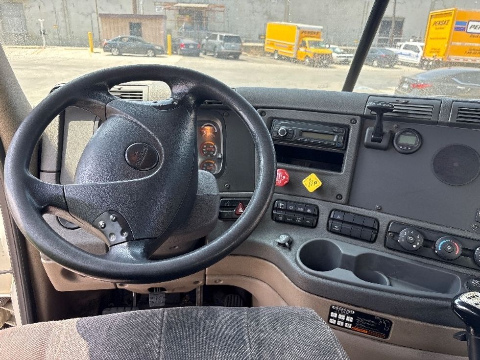 Day Cab Tractor-Heavy Duty Tractors-Freightliner-2016-Cascadia 11342ST-Torrance-CA-433,724\n\t\tmiles-$ 17,500 - Image 11