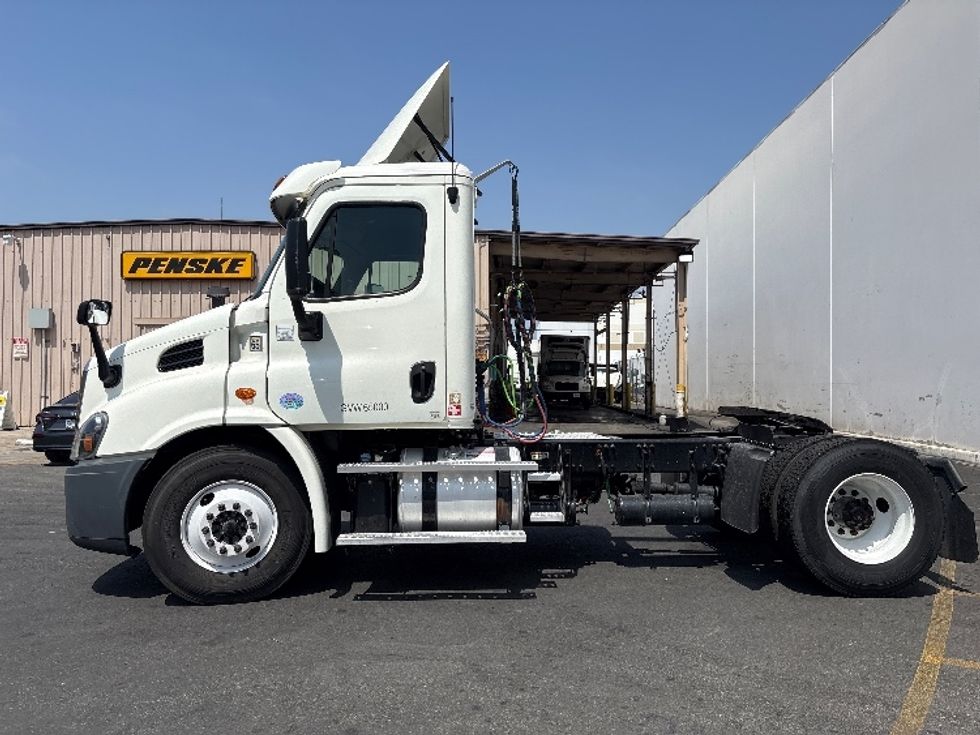 Day Cab Tractor-Heavy Duty Tractors-Freightliner-2016-Cascadia 11342ST-Torrance-CA-433,724\n\t\tmiles-$ 17,500 - Image 4