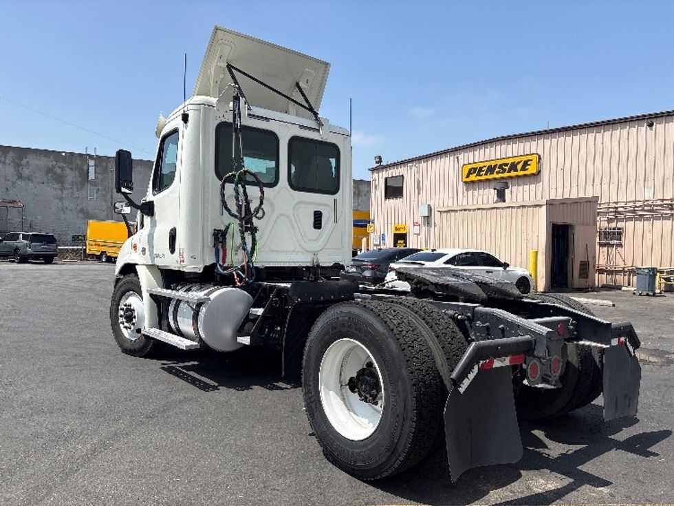 Day Cab Tractor-Heavy Duty Tractors-Freightliner-2016-Cascadia 11342ST-Torrance-CA-433,724\n\t\tmiles-$ 17,500 - Image 5