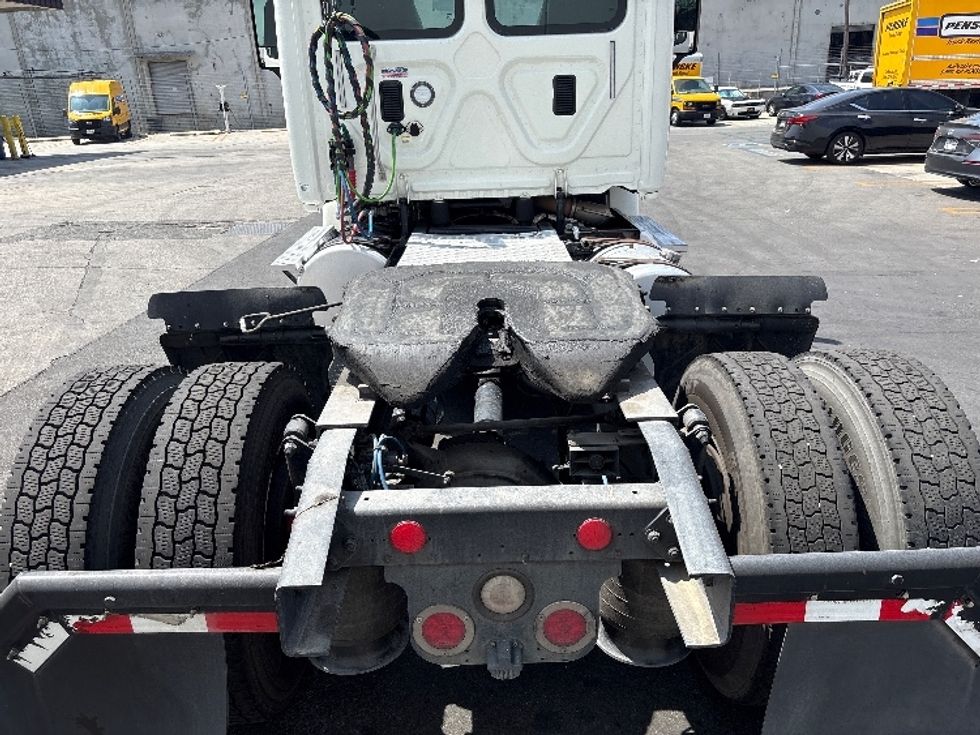 Day Cab Tractor-Heavy Duty Tractors-Freightliner-2016-Cascadia 11342ST-Torrance-CA-433,724\n\t\tmiles-$ 17,500 - Image 6