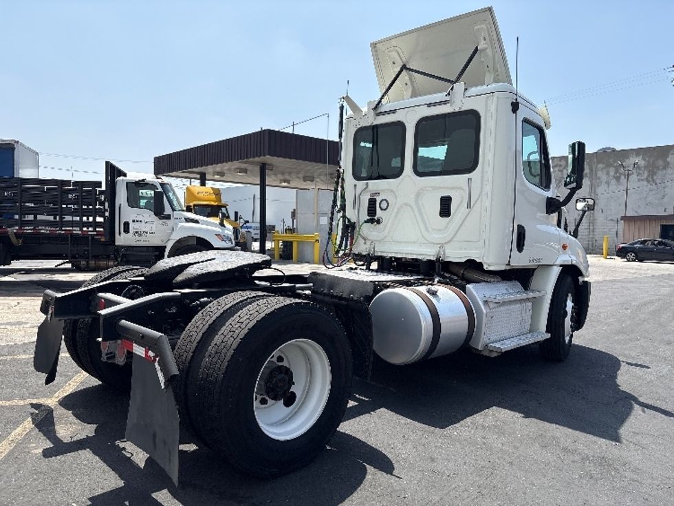 Day Cab Tractor-Heavy Duty Tractors-Freightliner-2016-Cascadia 11342ST-Torrance-CA-433,724\n\t\tmiles-$ 17,500 - Image 7