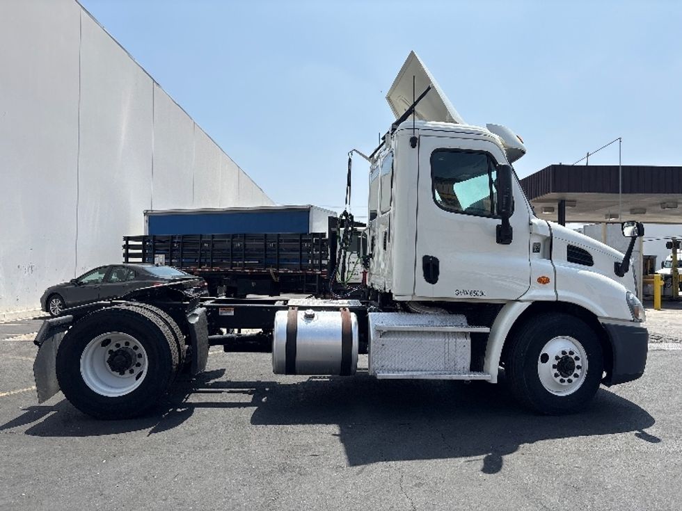 Day Cab Tractor-Heavy Duty Tractors-Freightliner-2016-Cascadia 11342ST-Torrance-CA-433,724\n\t\tmiles-$ 17,500 - Image 8