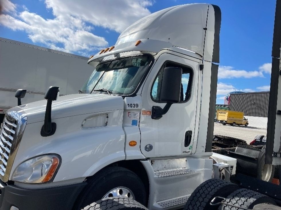 Your Next Used 2016 Freightliner Cascadia 11364ST, 716784, Is For Sale