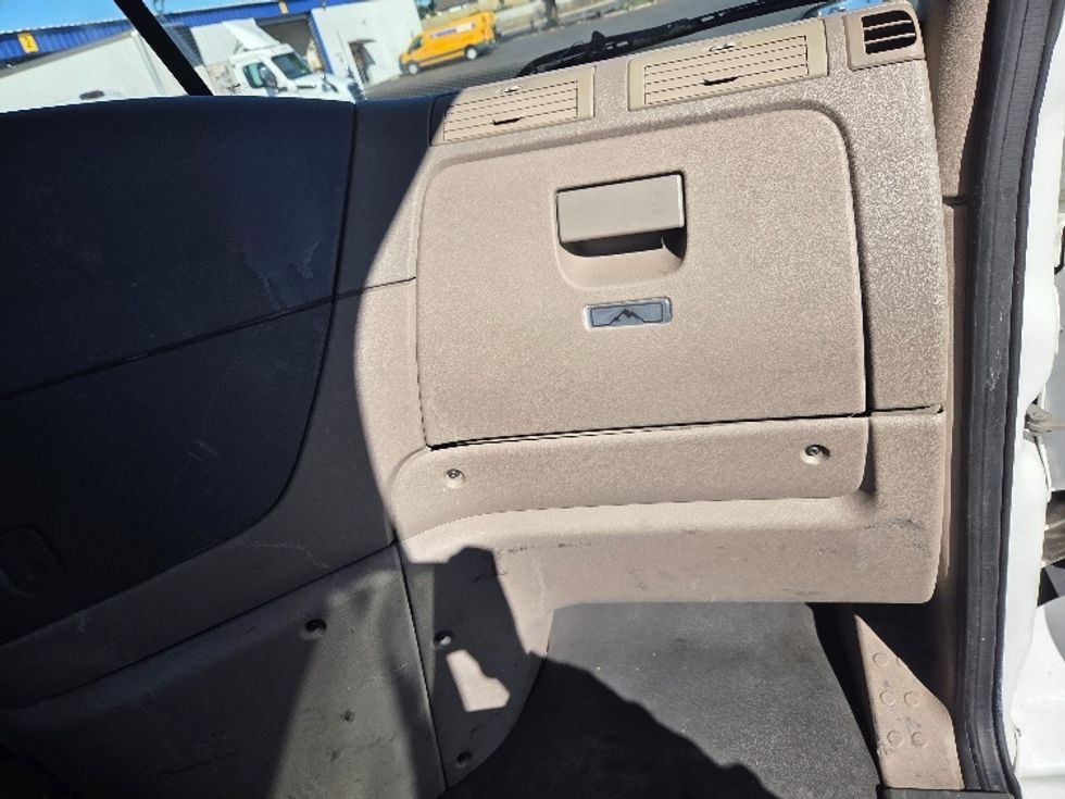 Day Cab Tractor-Heavy Duty Tractors-Freightliner-2016-Cascadia 11364ST-Livermore-CA-325,166\n\t\tmiles-$ 22,000 - Image 13